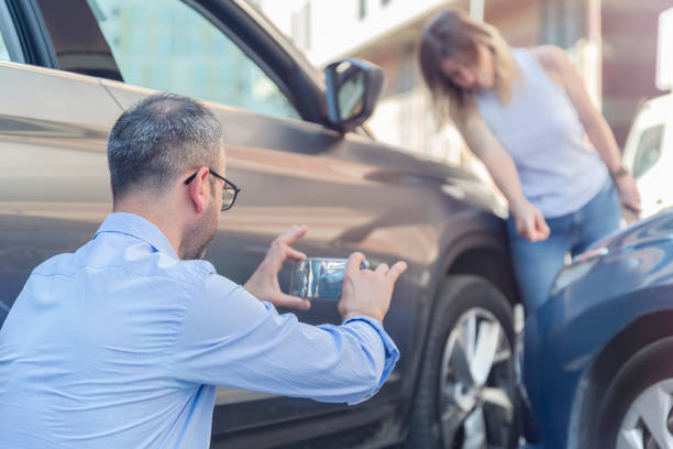 Professional Full Coverage Car Insurance technician working in Kealakekua, HI